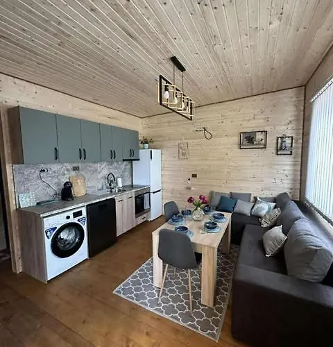 Къмпинг еко къщи еко